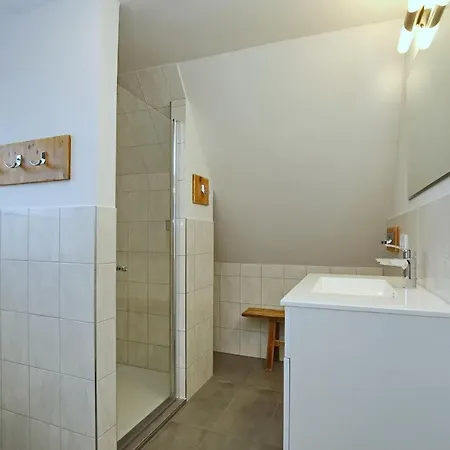 Friedrich-engels-strasse Friedrich-engels-strasse 19 02 Apartment *